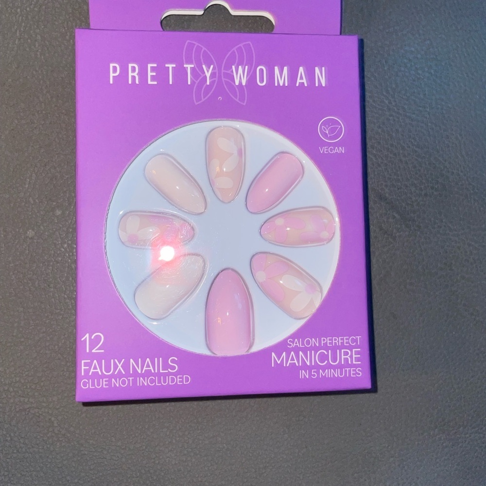 NWT Pretty Woman Pink Faux Nails 12 nails